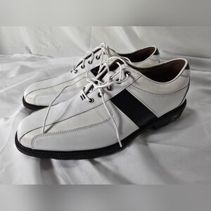 FootJoy ICON men’s golf shoes in white and black, size 10.5M.